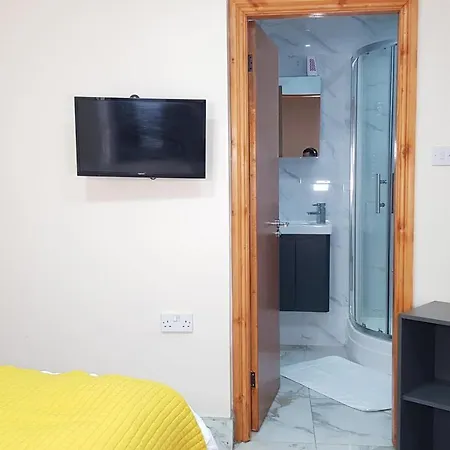Double Ensuite Near Centre *